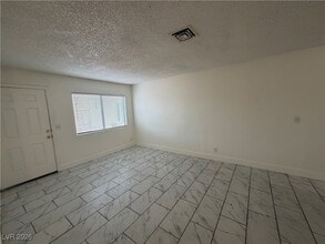 832 N Held Rd, Unit A in Las Vegas, NV - Building Photo - Building Photo