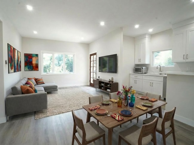 6053 Selma Ave in Los Angeles, CA - Foto de edificio - Building Photo