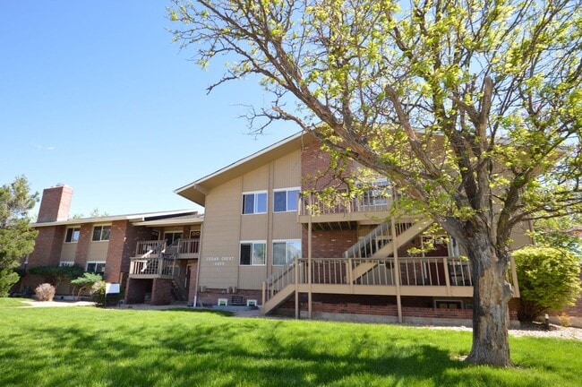 property at 4955 Moorhead Ave