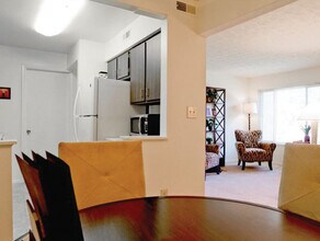 The Village on Beaver Creek Apartments in Dayton, OH - Foto de edificio - Building Photo