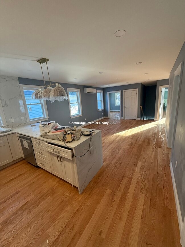 8 Brentwood St, Unit 2 in Boston, MA - Foto de edificio - Building Photo