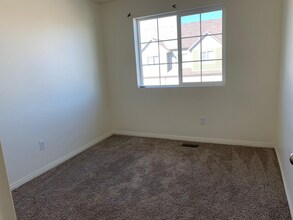 5247 S Tatum Pl in West Valley City, UT - Building Photo - Building Photo