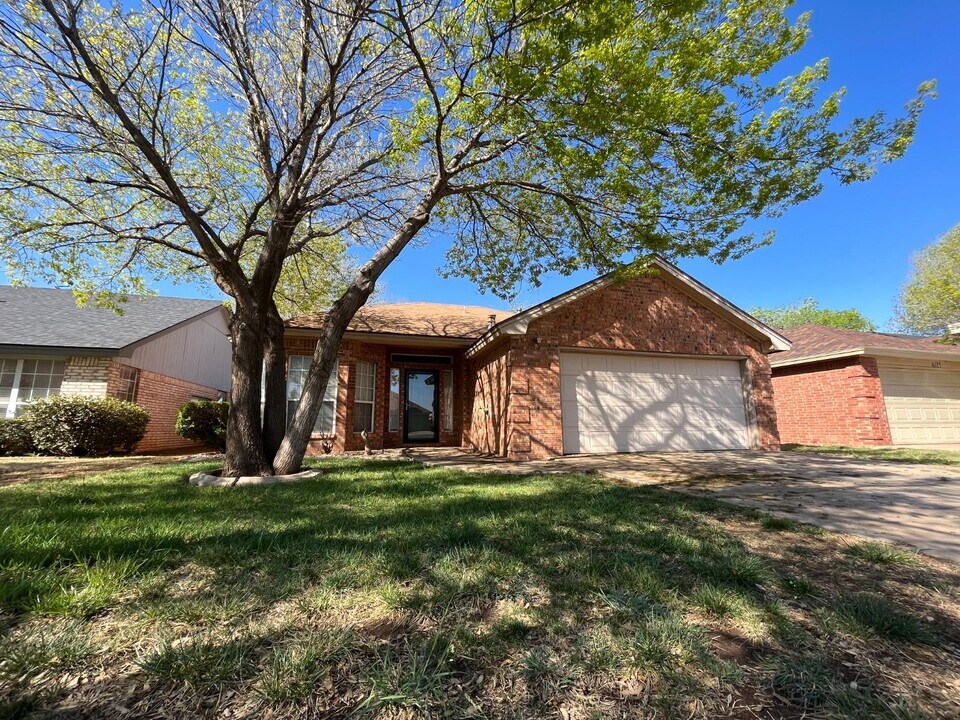 6113 8th Dr in Lubbock, TX - Foto de edificio