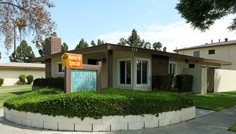 735 W Bellevue Dr in Anaheim, CA - Building Photo