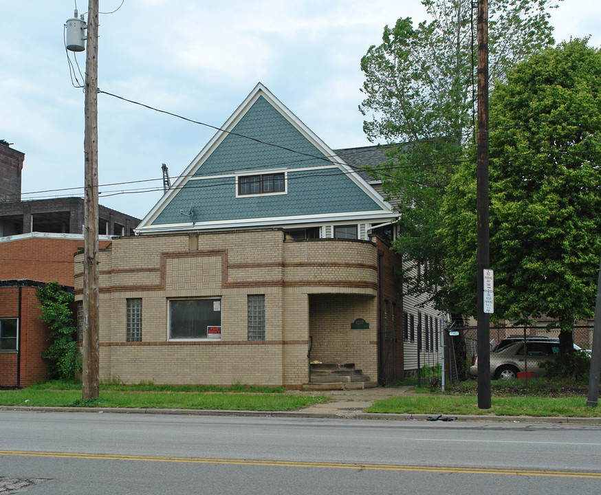 4237 St Clair Ave in Cleveland, OH - Building Photo