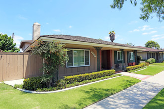 7641 Volga Dr in Huntington Beach, CA - Building Photo - Building Photo