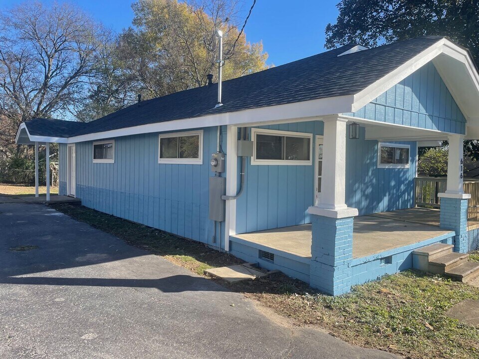616 Pearl St in Benton, AR - Foto de edificio