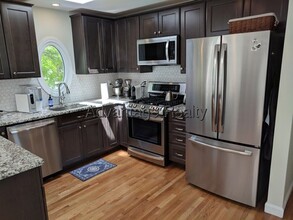 72 6th St, Unit 2 in Cambridge, MA - Building Photo - Building Photo