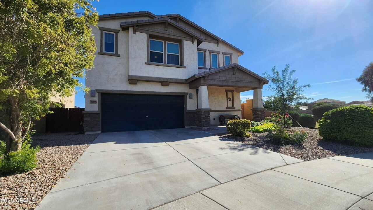 21341 N Liles Ln in Maricopa, AZ - Building Photo