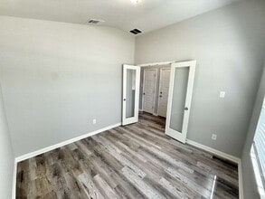 8819 Straight Oaks in San Antonio, TX - Building Photo - Building Photo
