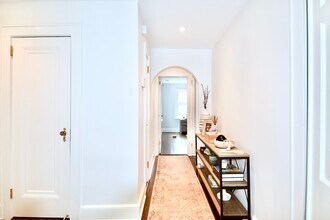 6 Pemberwick Rd, Unit 2nd Fl in Greenwich, CT - Building Photo - Building Photo