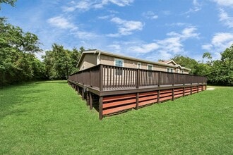 4000 Mustang Rd in Alvin, TX - Building Photo - Building Photo