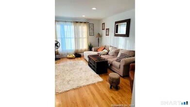 407 Copper Square Dr in Bethel, CT - Building Photo - Building Photo