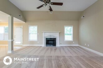 1059 Olive Dr, Unit B-203 in Hampton, GA - Foto de edificio - Building Photo