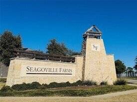 753 Keeneland Dr in Seagoville, TX - Building Photo