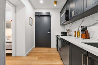 168 McCaul St, Unit SI ID1389233P in Toronto, ON - Building Photo - Building Photo