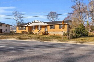 2338 Rockbridge Rd SW in Stone Mountain, GA - Building Photo - Building Photo