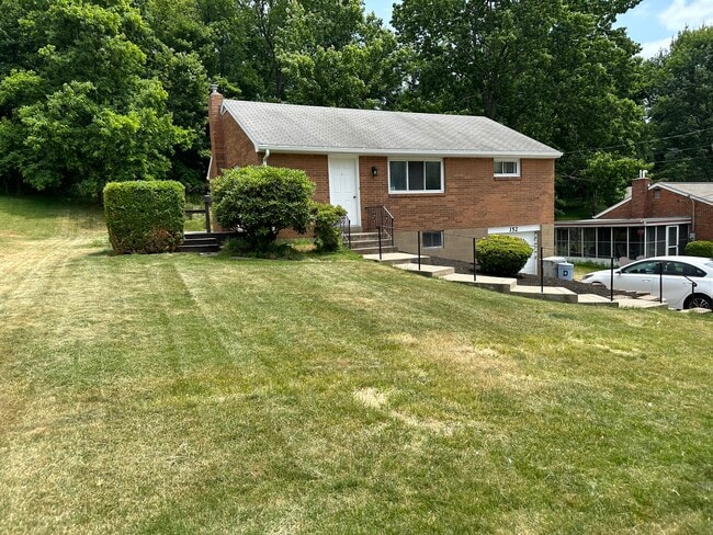 152 Elmwood Dr in Glenshaw, PA - Building Photo - Building Photo