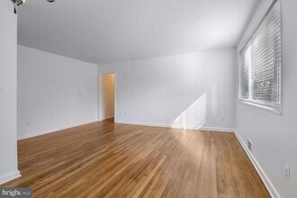 10412 Montrose Ave-Unit -204 in Bethesda, MD - Building Photo - Building Photo