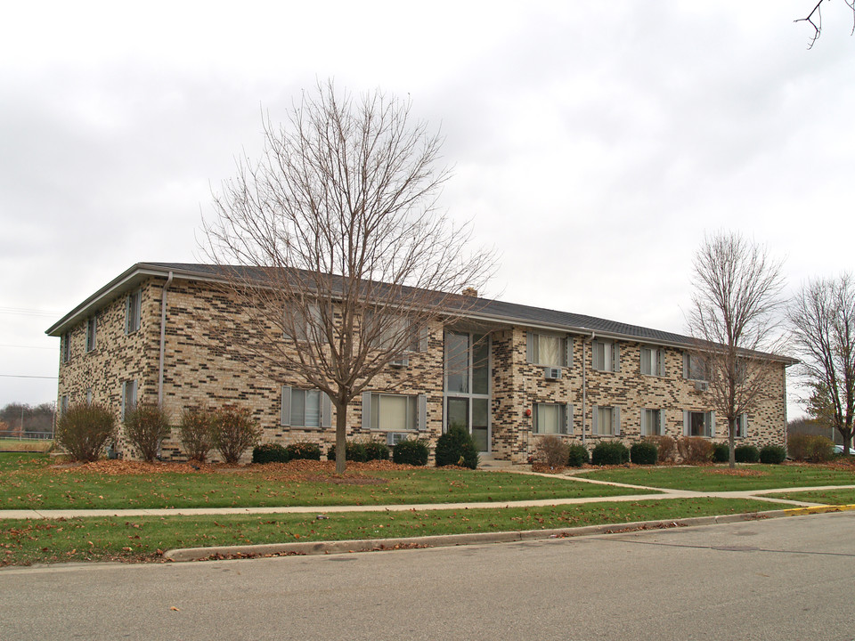 619 Meadow Ln in Burlington, WI - Building Photo