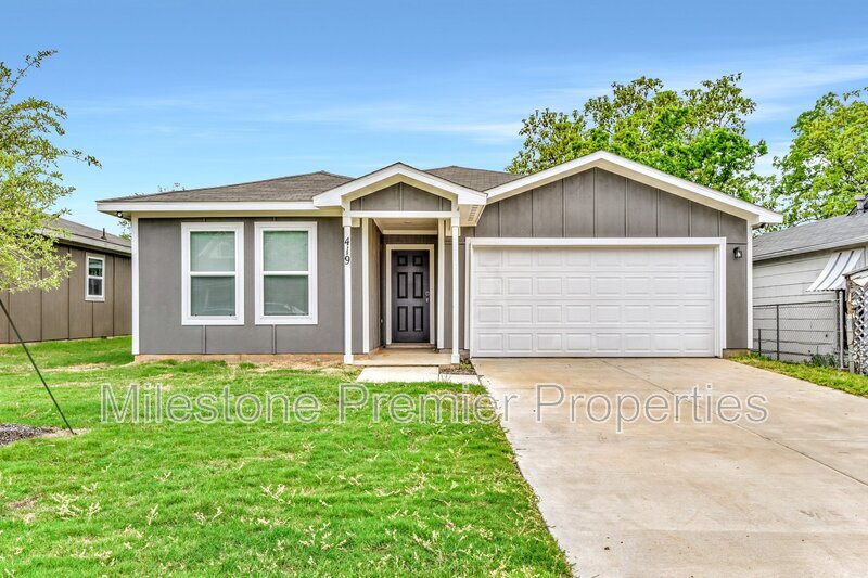 419 E Hull St in Denison, TX - Building Photo