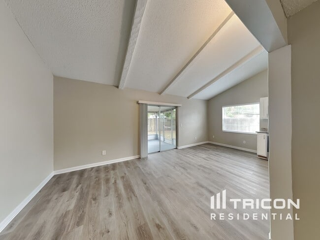 405 Silver Hill Dr in Valrico, FL - Building Photo - Building Photo