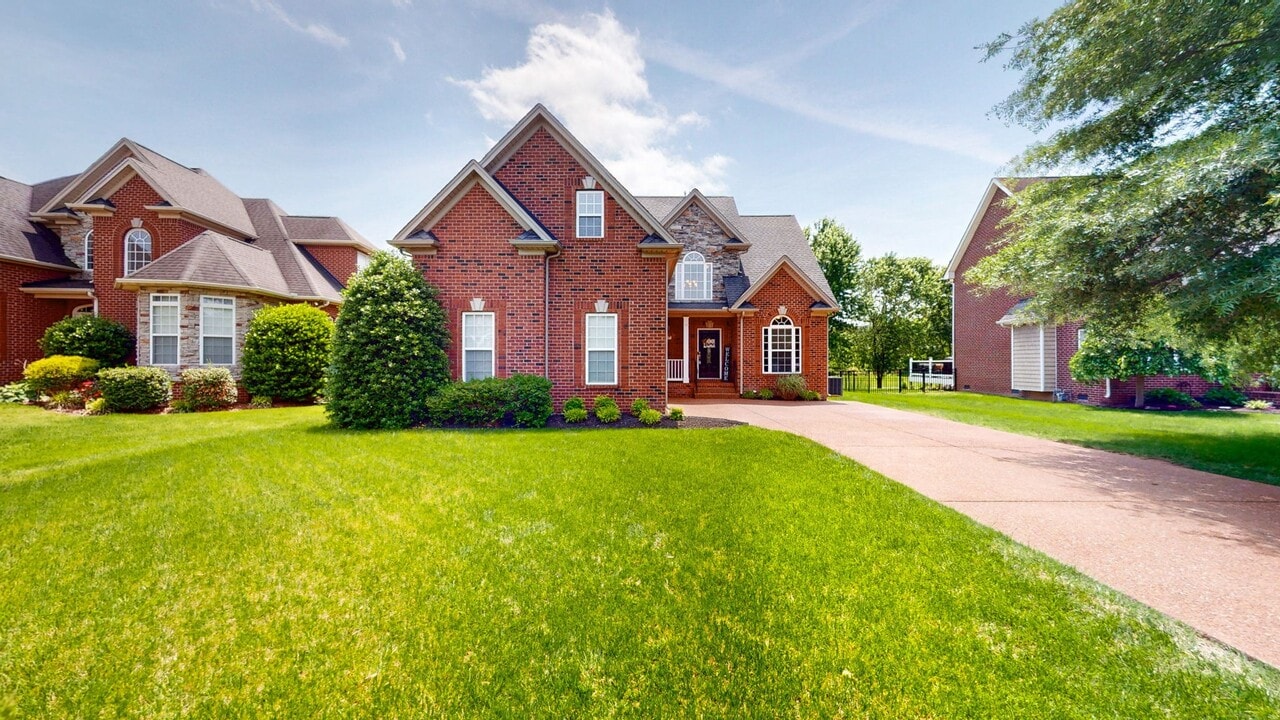 1032 Stonehollow Way in Mount Juliet, TN - Building Photo
