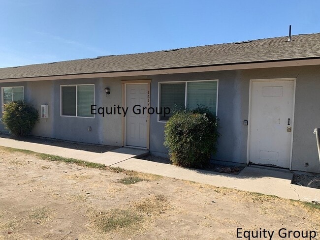 1617-1617 E Douglas Ave