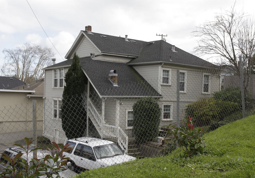 32 West St in Petaluma, CA - Building Photo