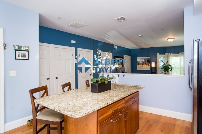 111 Pleasant St, Unit 2 in Boston, MA - Building Photo - Building Photo