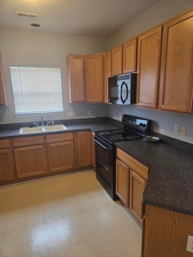 11200 Addington Dr in Commerce Township, MI - Building Photo - Building Photo