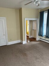 16 Church St, Unit 1 floor in Gloucester, MA - Foto de edificio - Building Photo