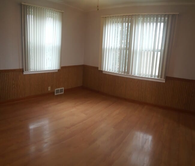 302 S Walnut St in Bensenville, IL - Building Photo - Building Photo