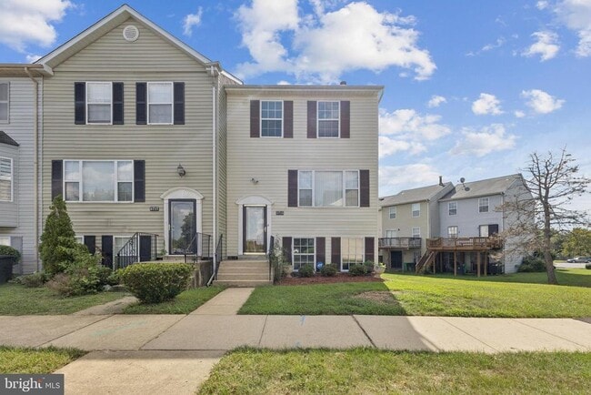 property at 5715 Regency Ln