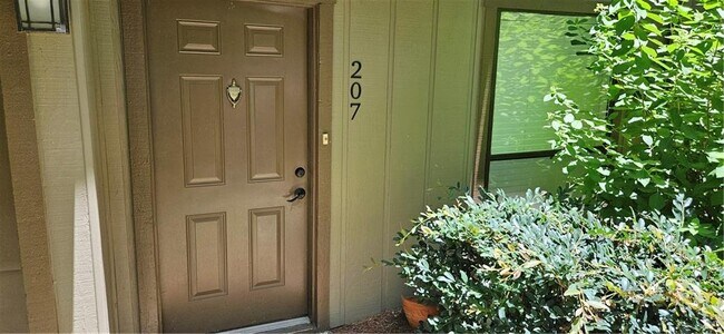 207 Cumberland Ct SE in Smyrna, GA - Building Photo - Building Photo