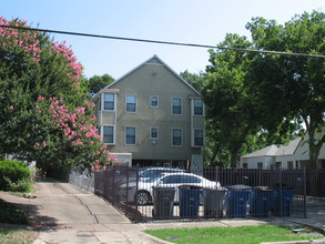 Lewis Apartment in Dallas, TX - Building Photo - Building Photo