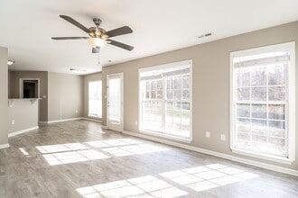 112 Old Willow Rd in Mooresville, NC - Foto de edificio - Building Photo