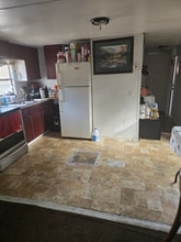 1075 Sweeten Creek Rd in Asheville, NC - Foto de edificio - Building Photo