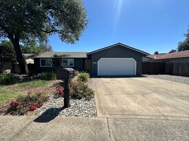 1133 Pineland Dr in Redding, CA - Building Photo
