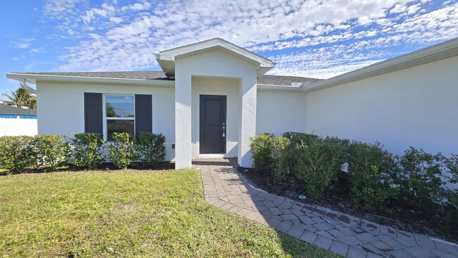 2805 NE 7th Ave in Cape Coral, FL - Building Photo - Building Photo