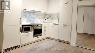 10-1010 Honeycrisp Cres in Vaughan, ON - Building Photo - Building Photo