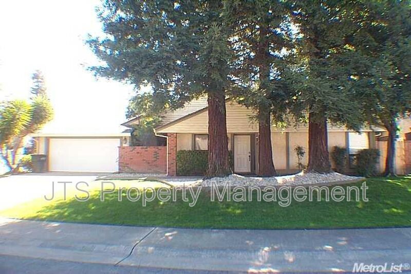 31 Yuba River Cir in Sacramento, CA - Building Photo