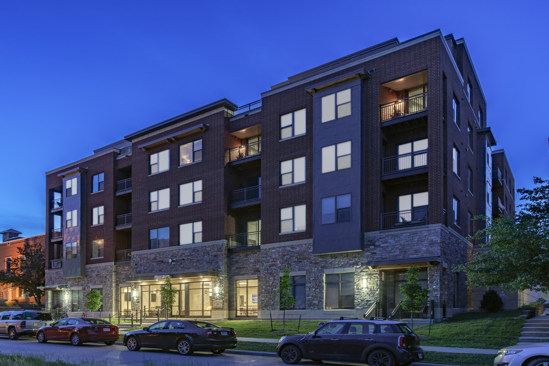 Whistler Apartments in Iowa City, IA - Building Photo