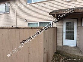 11357 SE 212th Ln in Kent, WA - Building Photo