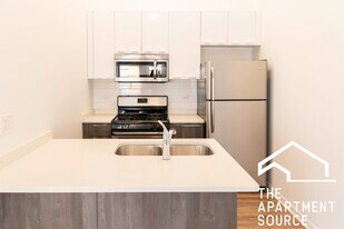 2700 W North Ave, Unit 204 in Chicago, IL - Building Photo