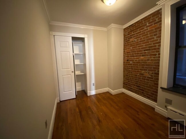 Sun-Filled Nolita 1-Bedroom with Classic C