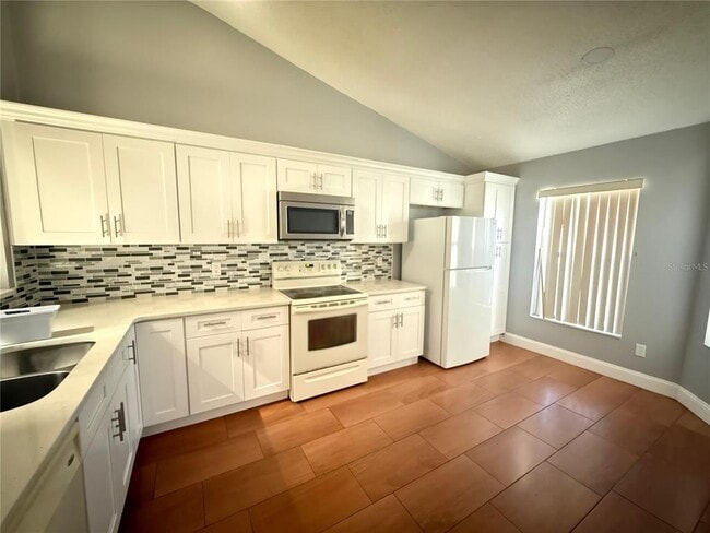 103 Lakepointe Cir in Kissimmee, FL - Building Photo - Building Photo