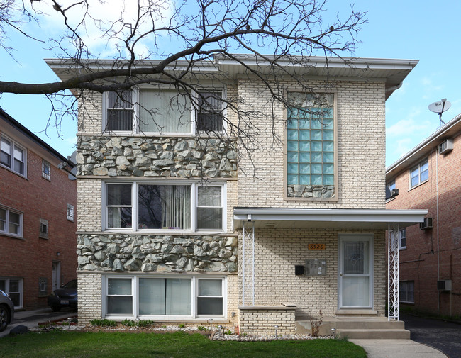 8526 W Catalpa Ave in Chicago, IL - Building Photo - Building Photo