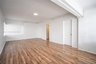 8315 Byron Ave in Miami Beach, FL - Building Photo - Building Photo