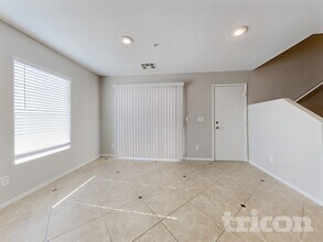 1092 Country Coach Dr in Henderson, NV - Building Photo - Building Photo